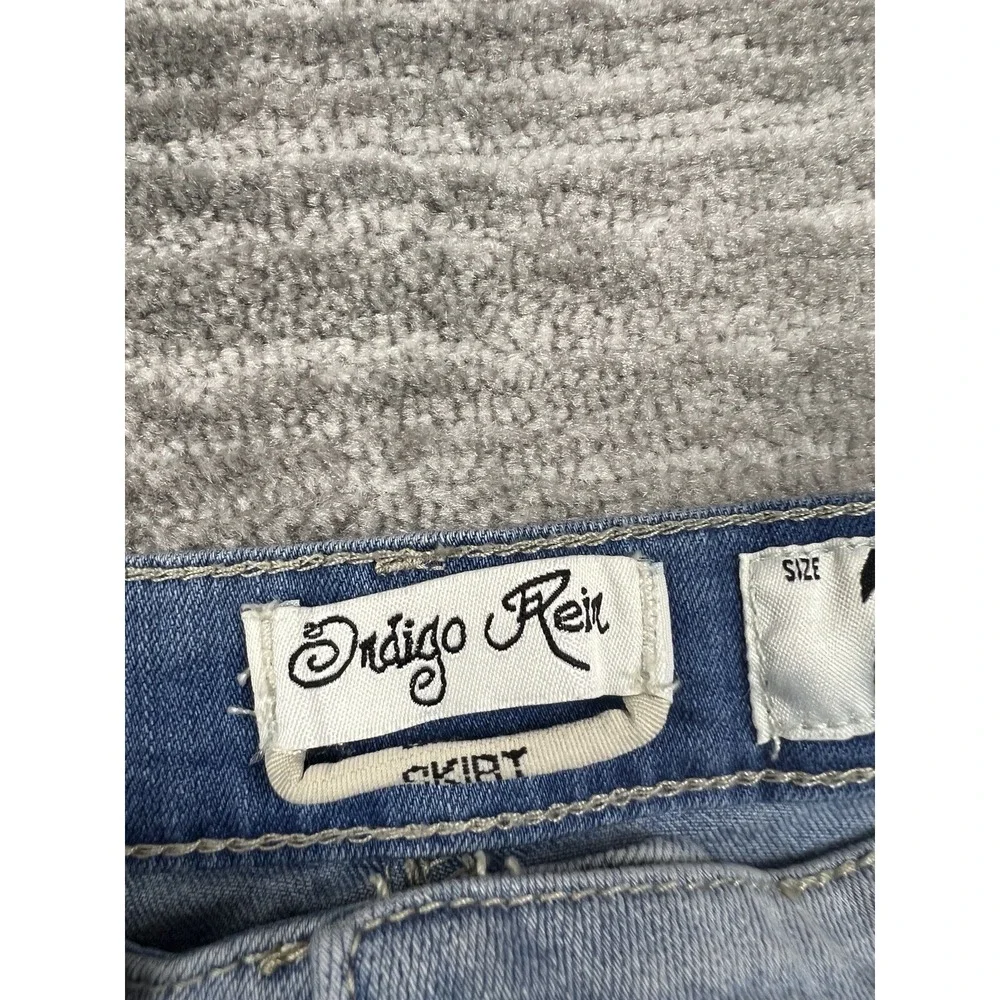 Indigo‎ Rein Skirt Juniors 1 Denim Light Wash Raw Hem Button Front